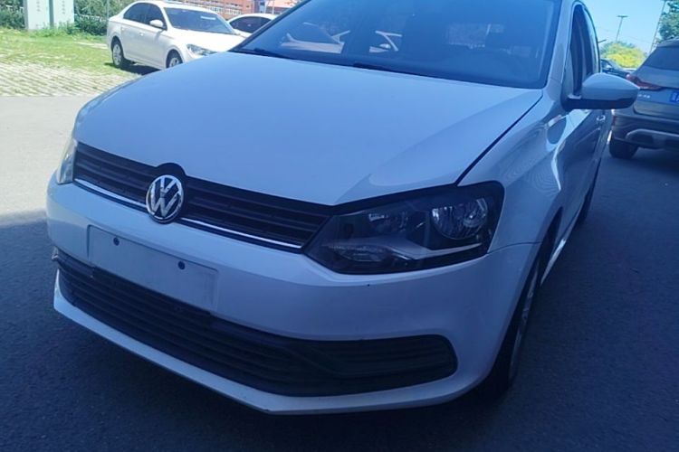 Volkswagen Polo 2019 car image #2