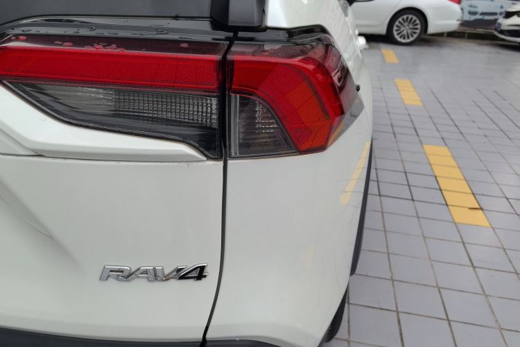 Toyota RAV4 2020 imagem de carro #8