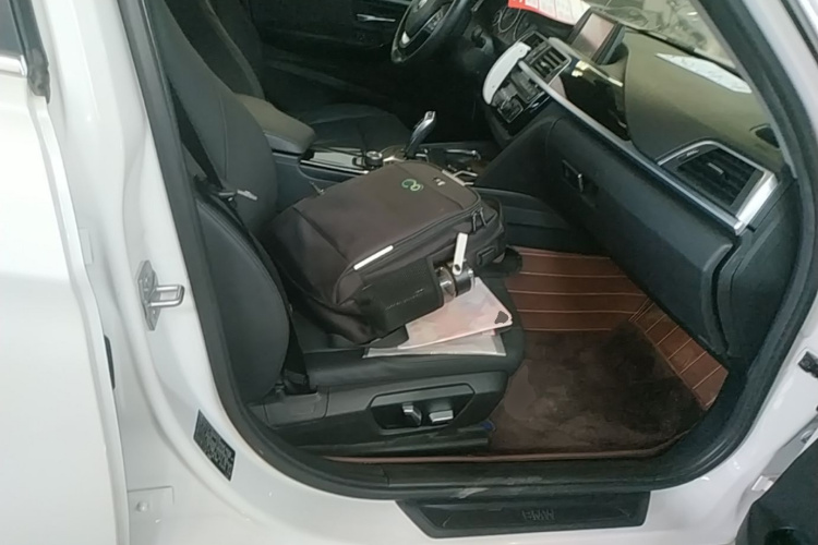 BMW 3 Series 2016 car image #24