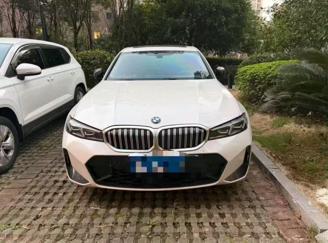 BMW 3 Series 2023 immagine di auto #2