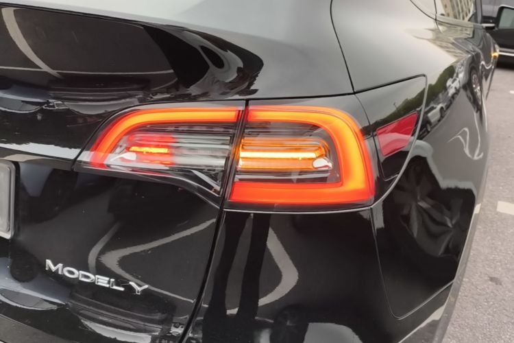 Tesla Model Y 2021 #8 Tesla Model Y 2021 car image #8