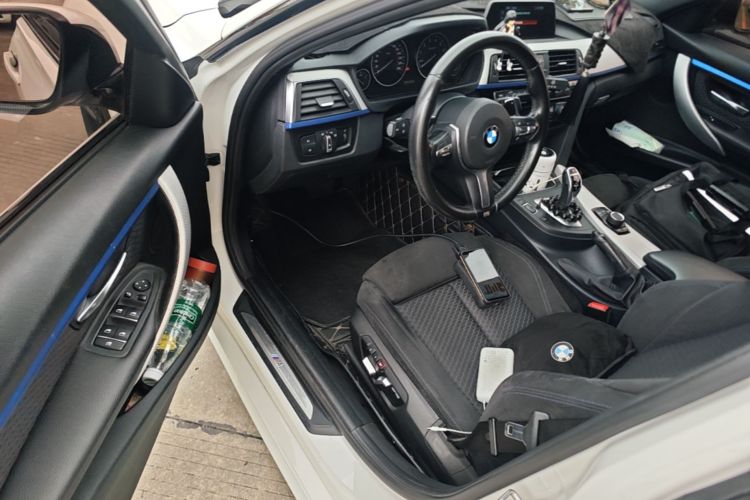 BMW 3 Series 2018 car image #16