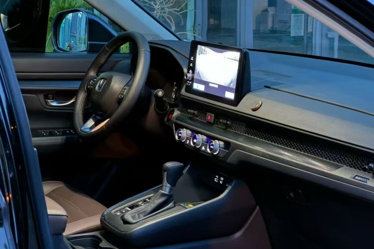 2023 car image #16