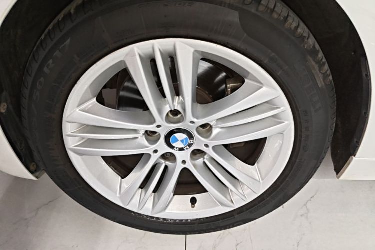 BMW 3 Series 2017 #9 BMW 3 Series 2017 car image #9