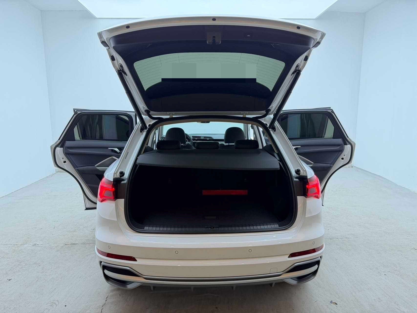 Audi Q3 2022 car image #17