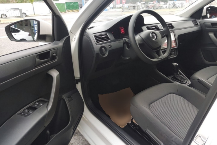 Volkswagen Santana 2019 imagen de coche #16