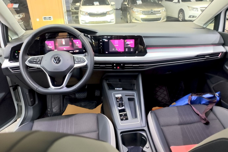 Volkswagen Golf 2021 car image #10