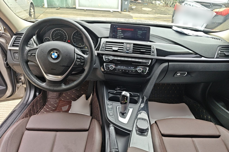 BMW 3 Series 2019 car image #10