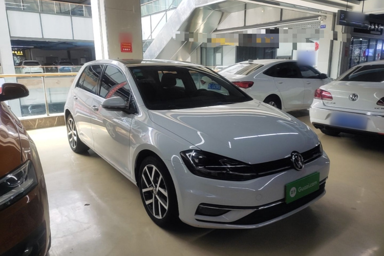 Volkswagen Golf 2019 car image #4
