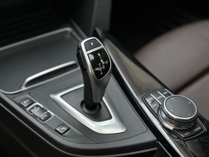 BMW 3 Series 2019 #17 BMW 3 Series 2019 car image #17