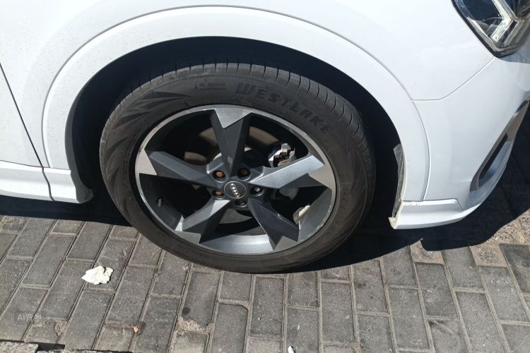 Audi Q3 2020 car image #9