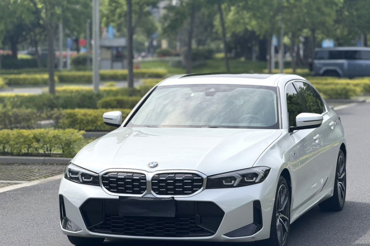 BMW 3 Series 2023 car image #2