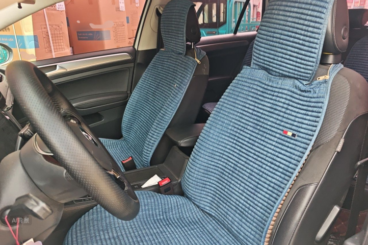 Volkswagen Golf 2018 car image #17