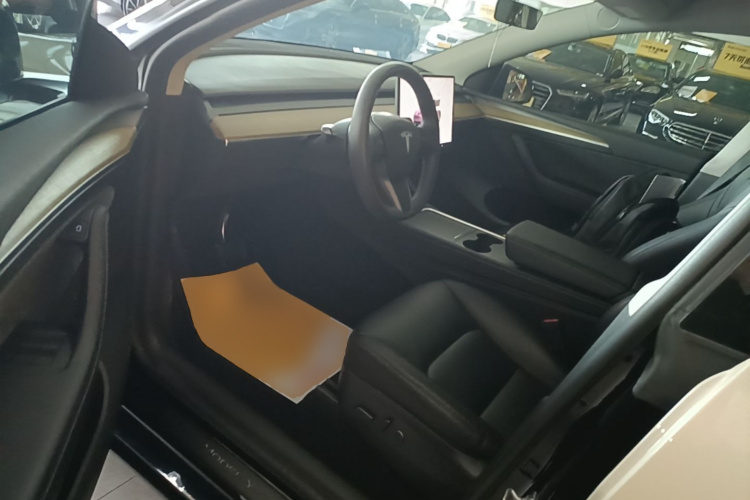 Tesla Model Y 2023 #12 Tesla Model Y 2023 car image #12