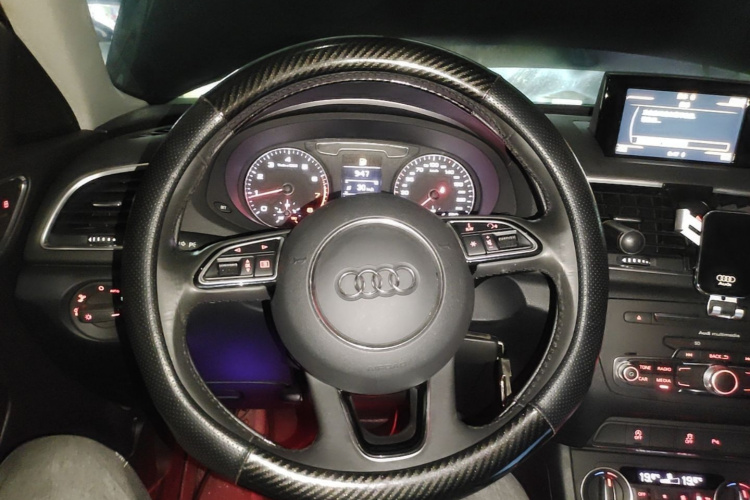 Audi Q3 2019 car image #15