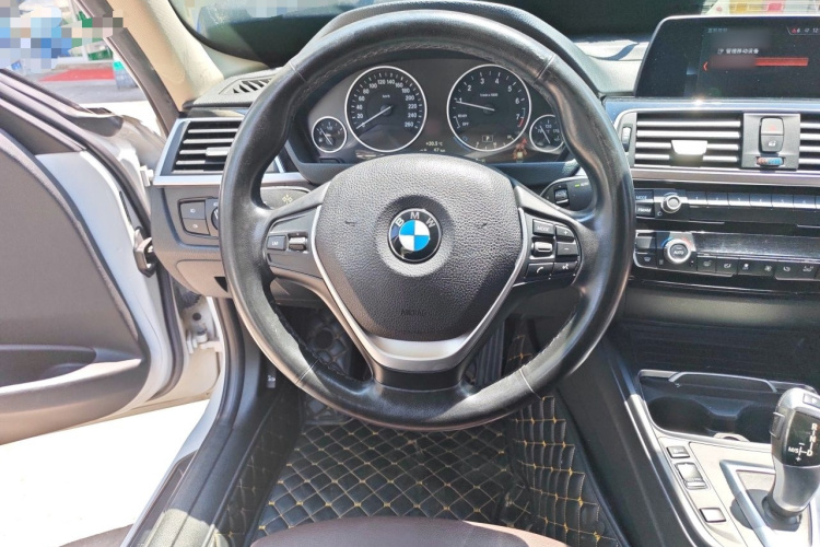BMW 3 Series 2018 #15 BMW 3 Series 2018 car image #15