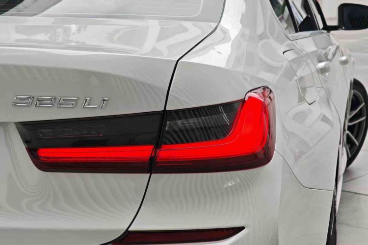 BMW 3 Series 2020 car image #6