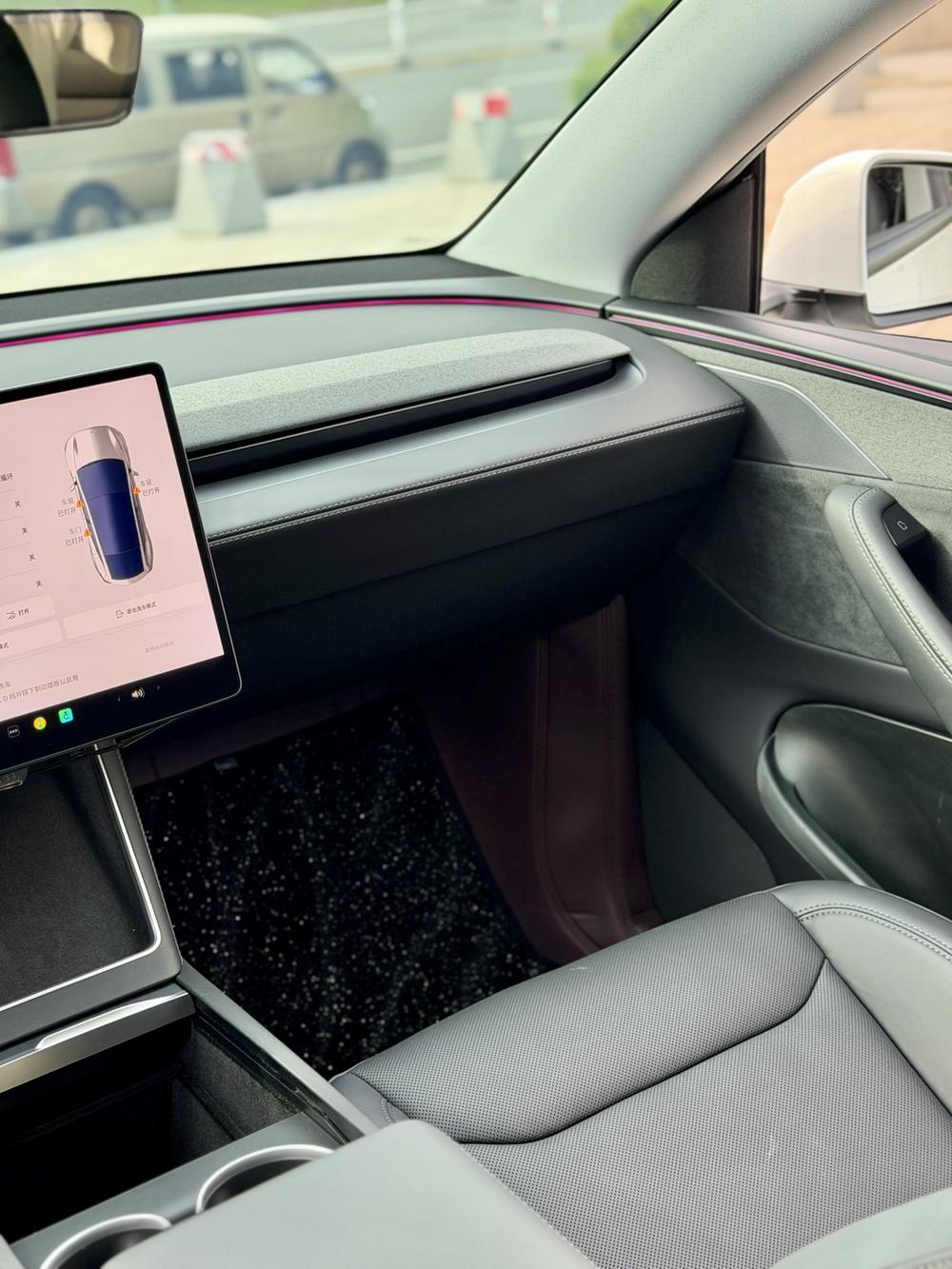 Tesla Model Y 2025 #7 Tesla Model Y 2025 car image #7