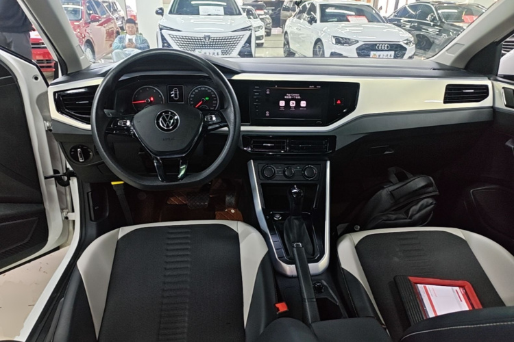 Volkswagen Polo 2022 car image #10