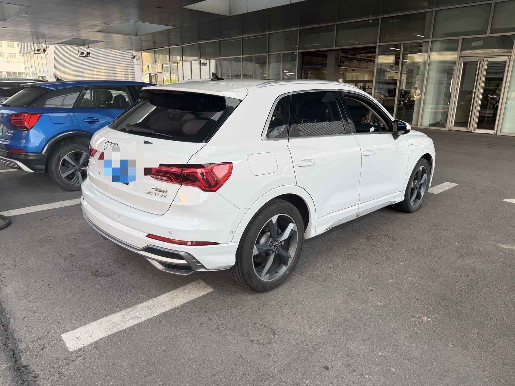 Audi Q3 2023 car image #4