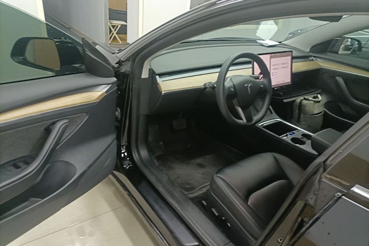 Tesla Model 3 2023 immagine di auto #16