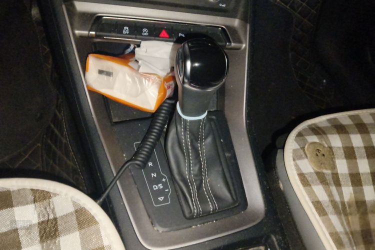 Audi Q3 2020 car image #16