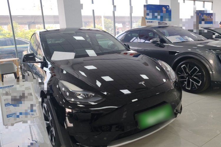 Tesla Model Y 2023 #4 Tesla Model Y 2023 car image #4