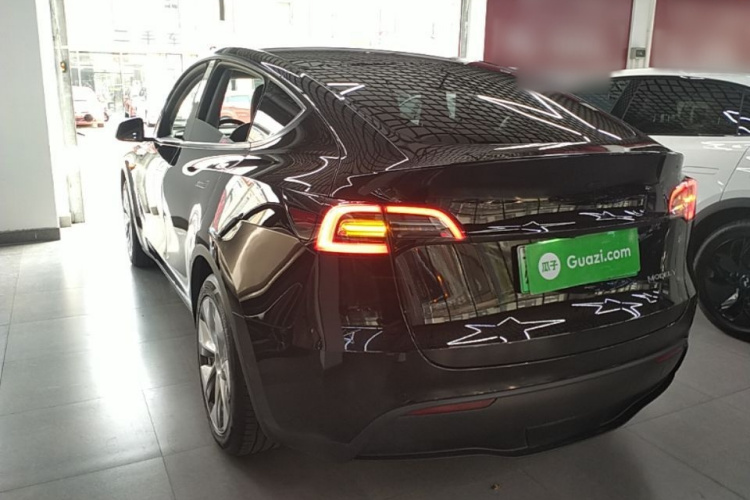 Tesla Model Y 2023 #5 Tesla Model Y 2023 car image #5