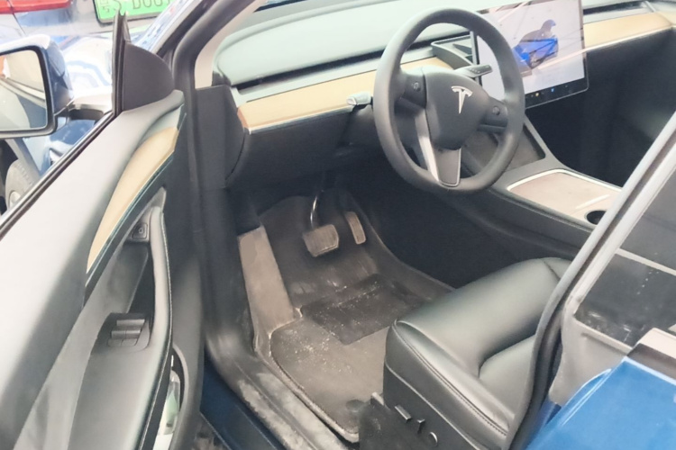 Tesla Model Y 2023 #12 Tesla Model Y 2023 car image #12