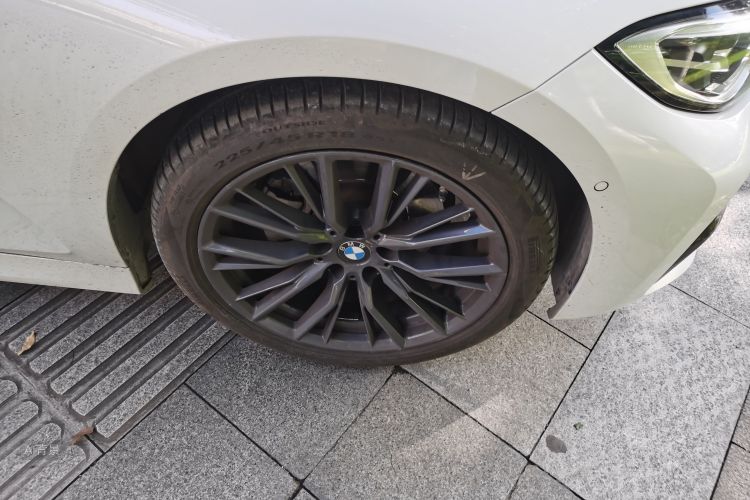 BMW 3 Series 2021 car image #9