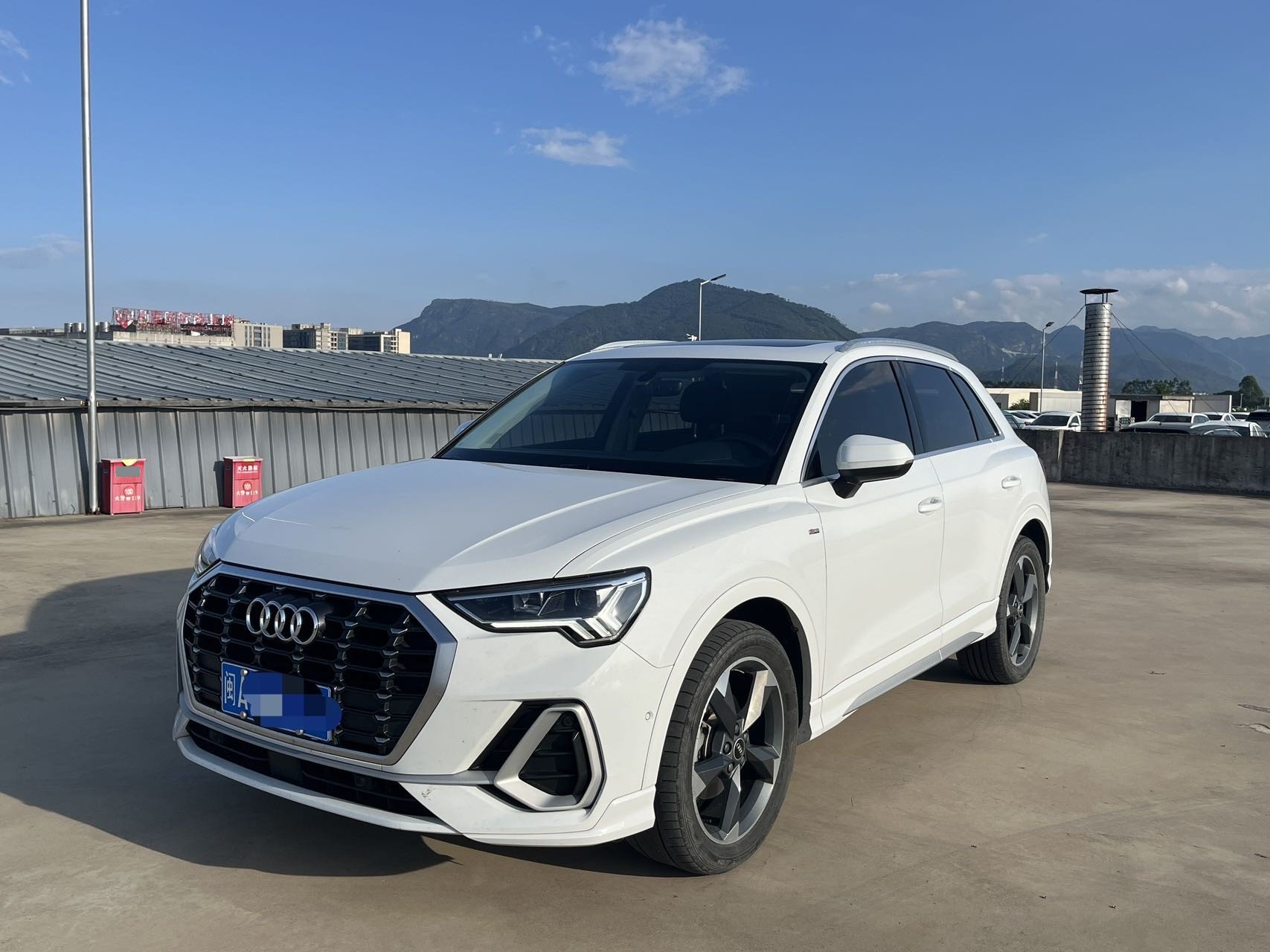 Audi Q3 2023 car image 
