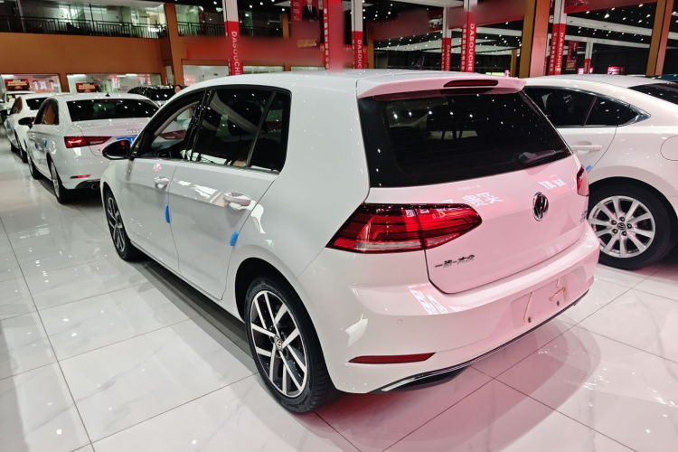 Volkswagen Golf 2020 car image #8