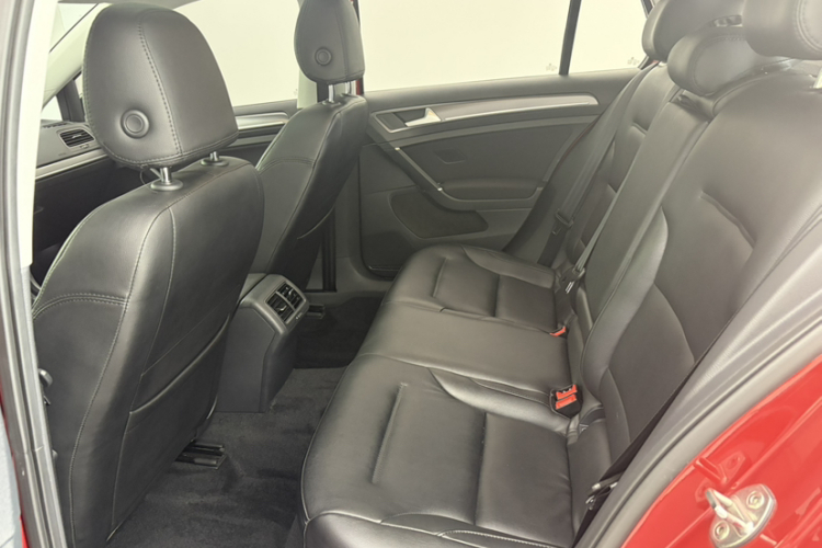 Volkswagen Golf 2017 car image #9