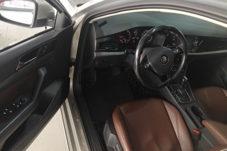 Volkswagen Lavida 2018 car image #16