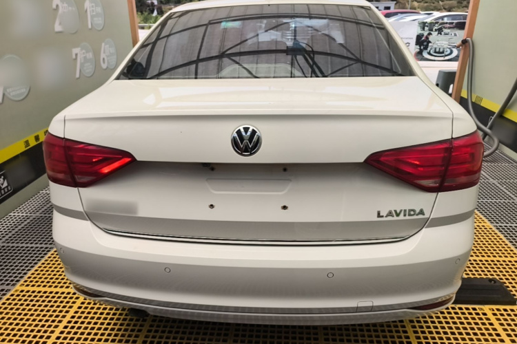 Volkswagen Lavida 2017 car image #6