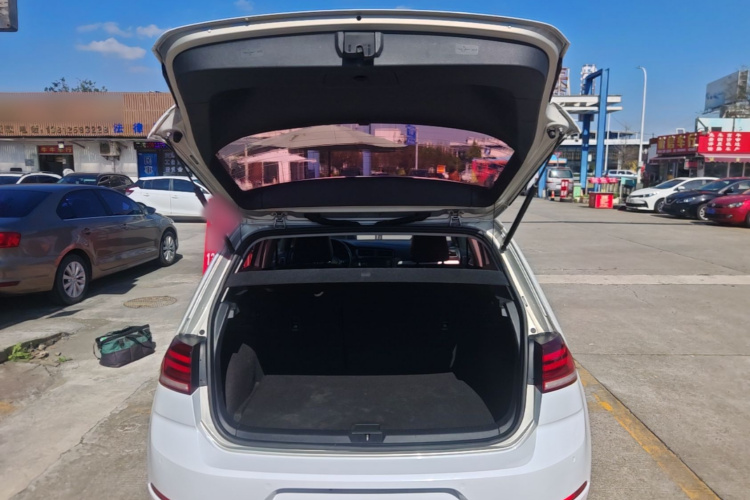 Volkswagen Golf 2018 imagem de carro #19