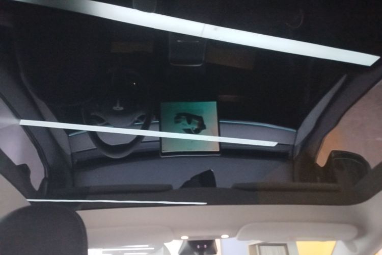Tesla Model Y 2023 car image #18