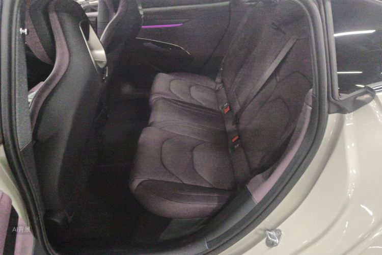 MI SU7 2025 image de voiture #19