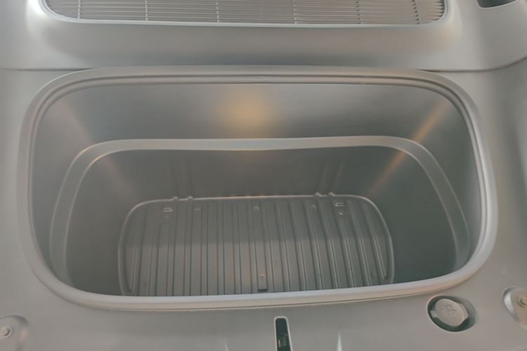 Tesla Model Y 2025 immagine di auto #20