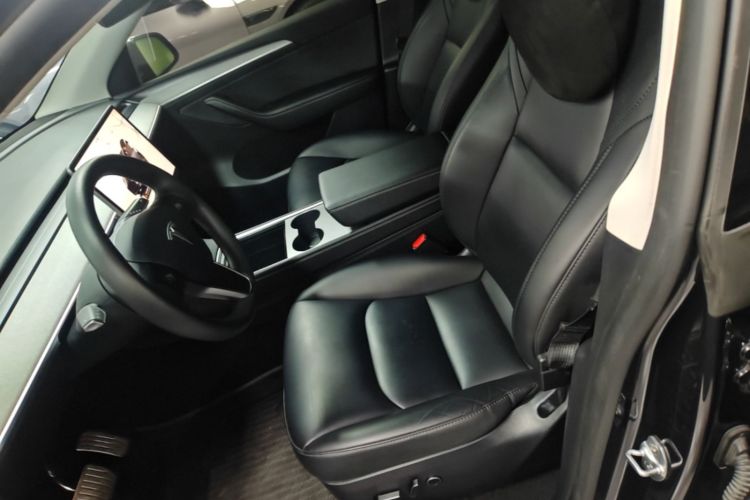Tesla Model Y 2024 immagine di auto #19