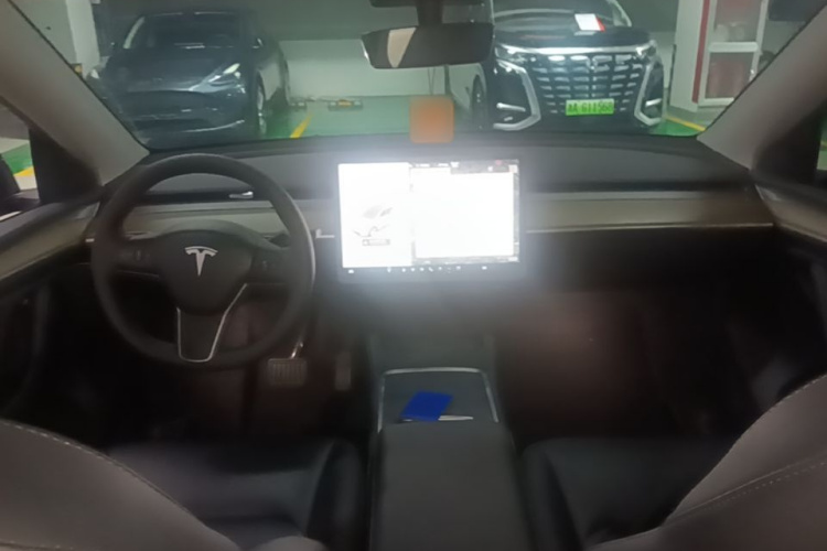 Tesla Model Y 2023 #10 Tesla Model Y 2023 car image #10