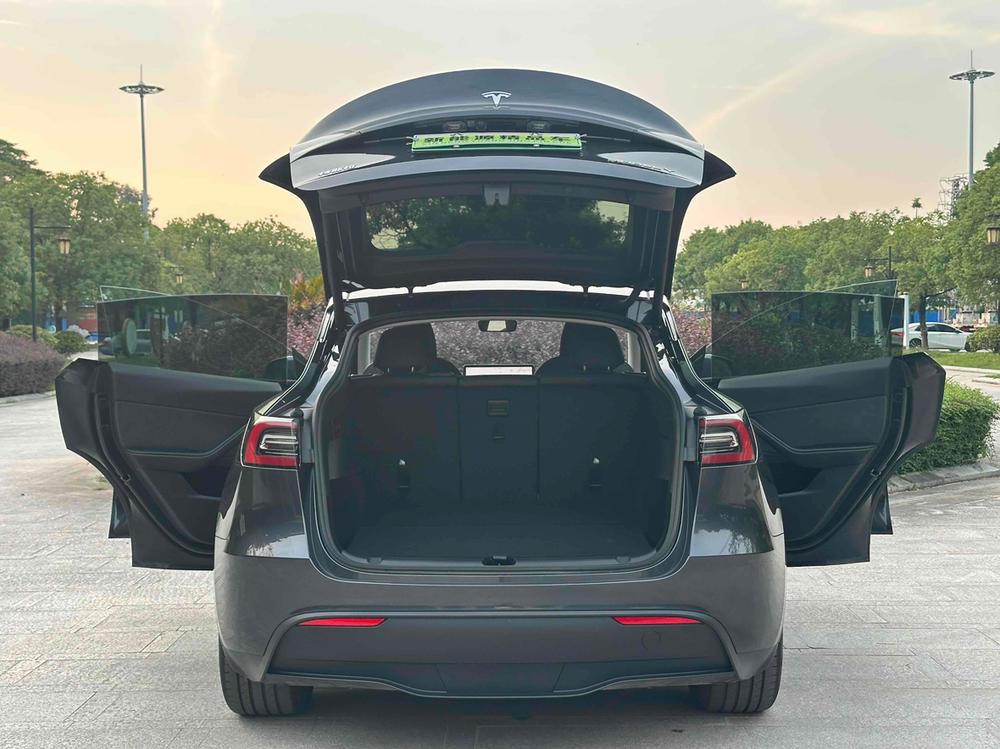 Tesla Model Y 2024 #10 Tesla Model Y 2024 car image #10