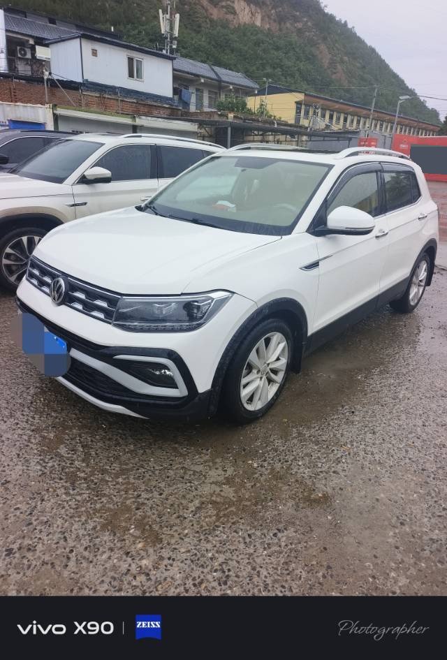 Volkswagen T-Cross 2020 Volkswagen T-Cross 2020 car image