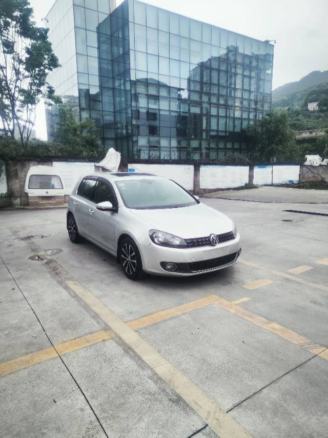 Volkswagen Golf 2012 car image #6