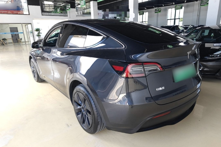 Tesla Model Y 2024 #5 Tesla Model Y 2024 car image #5