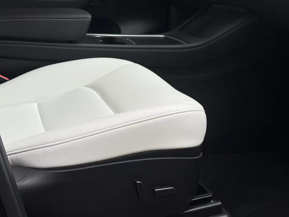 Tesla Model Y 2021 #4 Tesla Model Y 2021 car image #4