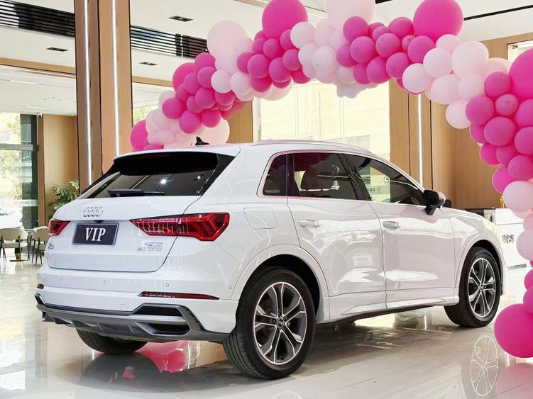 Audi Q3 2022 car image #6