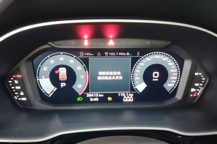 Audi Q3 2021 car image #12