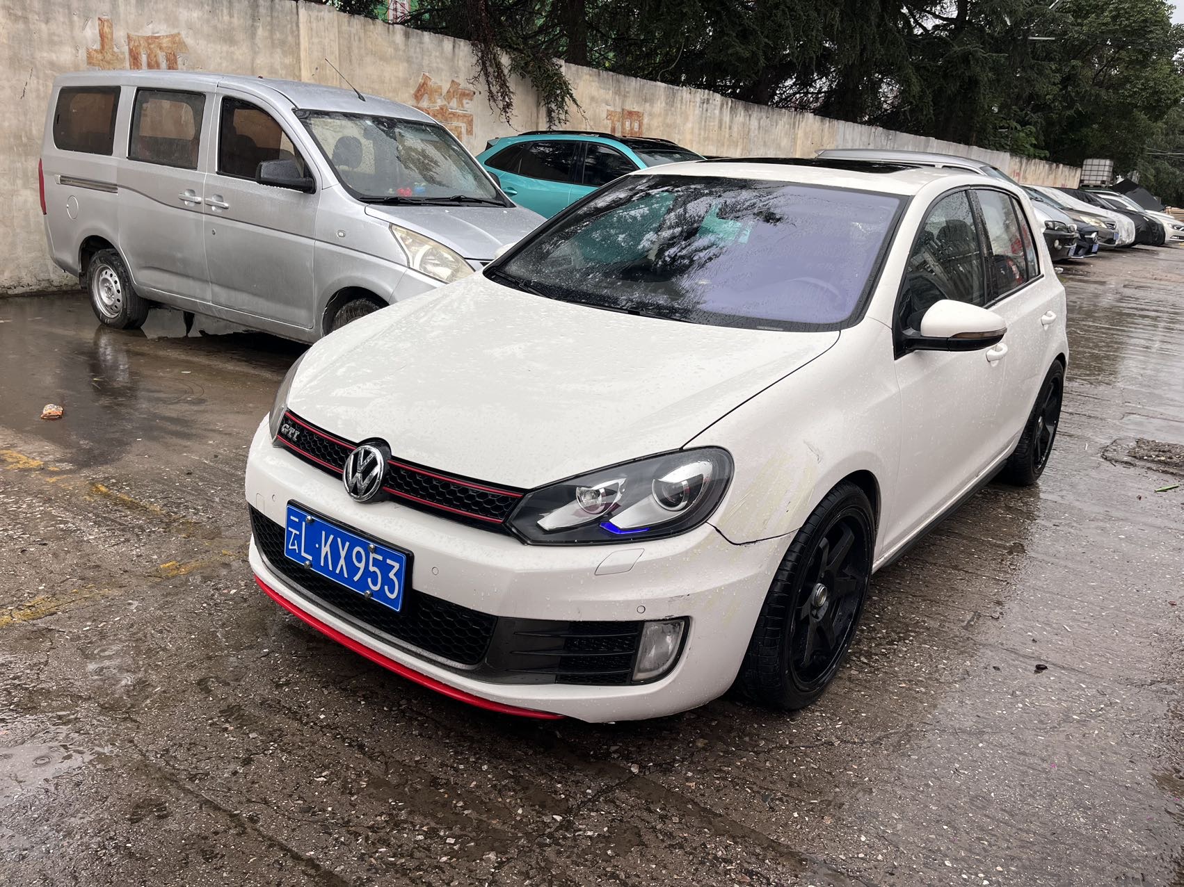 Volkswagen GolfGTI 2012 car image 