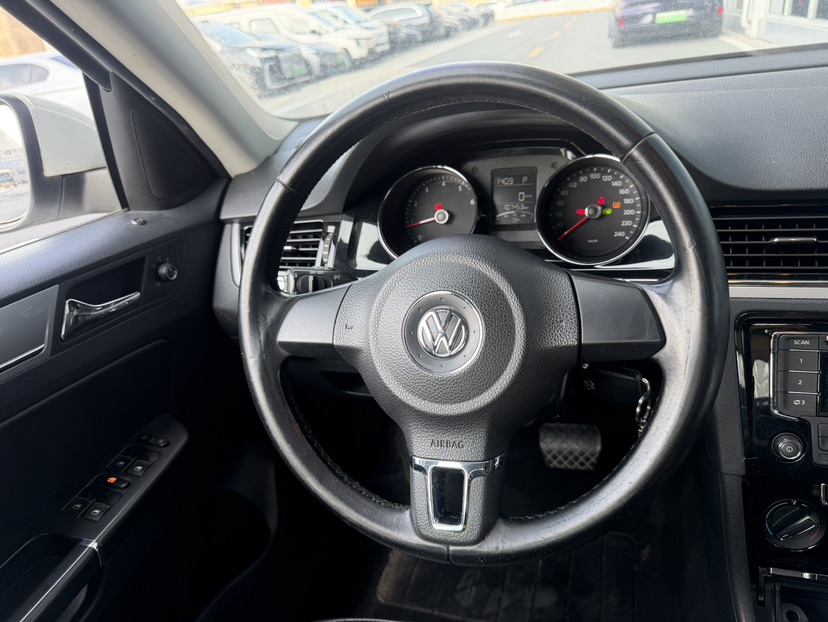 Volkswagen Bora 2014 car image #7